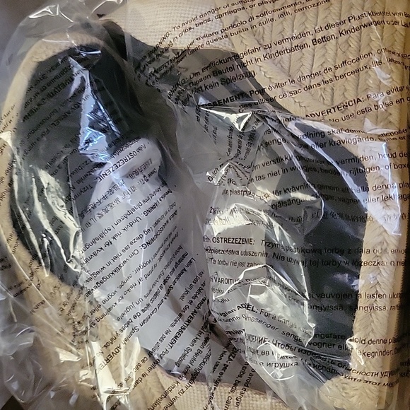 Size 9 black wedges - Picture 3 of 3